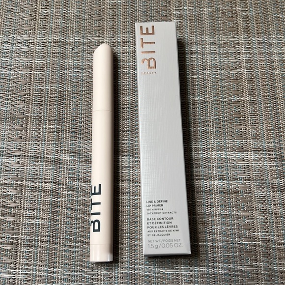 Bite Beauty Lip Primer, Kim Chi Chic Unboring Highlighting palette & more! - Picture 7 of 8